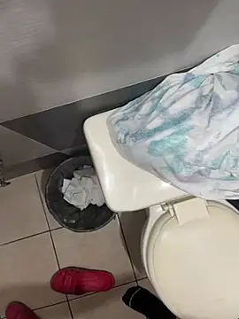 Snapshot of mylovetr1 chatting on 03-04-25, 05:21 mylovetr1 online show from 03-04-25, 05:21