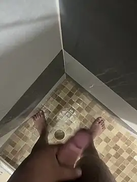 Snapshot of mylovetr1 chatting on 10-13-25, 02:11 mylovetr1 online show from 10-13-25, 02:11