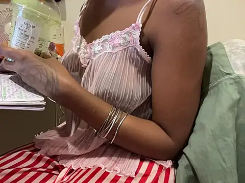 iveedie017 online show from 11-06-25, 11:48