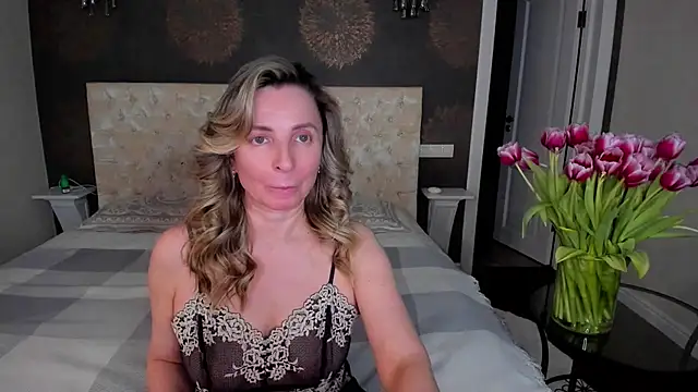 Snapshot of AllisonWilliams chatting on 03-11-25, 04:40 AllisonWilliams online show from 03-11-25, 04:40