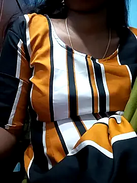 Snapshot of Tamillminnal chatting on 01-17-25, 05:41 Tamillminnal online show from 01-17-25, 05:41