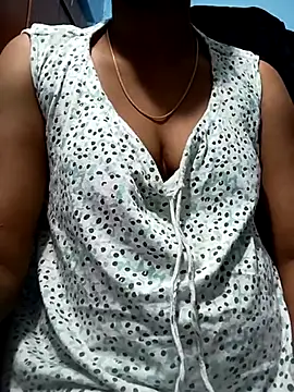 Snapshot of Tamillminnal chatting on 02-13-25, 05:22 Tamillminnal online show from 02-13-25, 05:22