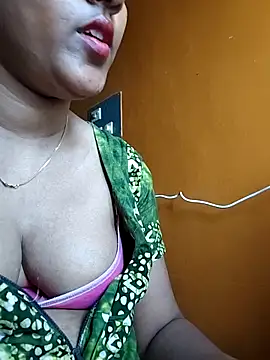 Snapshot of Tamillminnal chatting on 10-04-25, 10:46 Tamillminnal online show from 10-04-25, 10:46