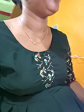 Snapshot of Tamillminnal chatting on 10-20-25, 01:11 Tamillminnal online show from 10-20-25, 01:11