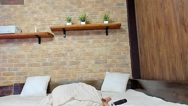 Snapshot of Lizzyvixxx chatting on 02-25-25, 01:28 Lizzyvixxx online show from 02-25-25, 01:28