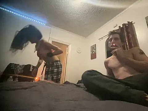 Snapshot of mackmillandhisjills chatting on 12-24-24, 01:17 mackmillandhisjills online show from 12-24-24, 01:17