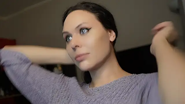 MollyCheiz online show from 12-13-24, 10:34