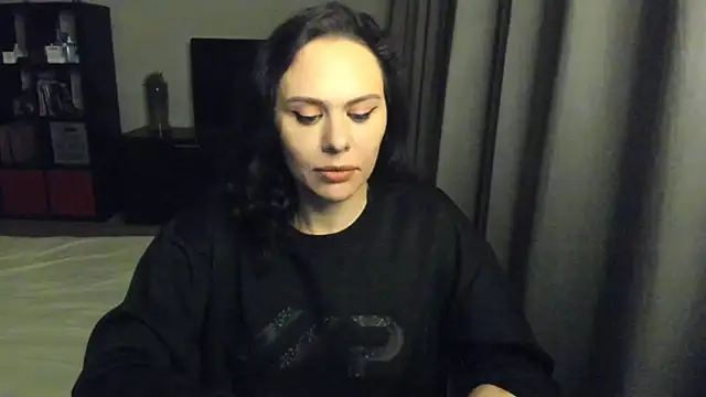 MollyCheiz online show from 02-05-25, 09:07