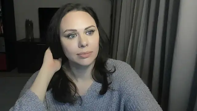 MollyCheiz online show from 12-18-25, 04:46