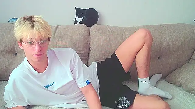 Ostin meow online show from 12-27-24, 06:57