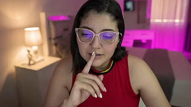 Snapshot of Camilaa_bueno chatting on 12-15-24, 08:58 Camilaa bueno online show from 12-15-24, 08:58