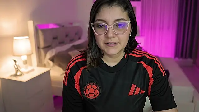 Snapshot of Camilaa_bueno chatting on 12-22-24, 03:11 Camilaa bueno online show from 12-22-24, 03:11