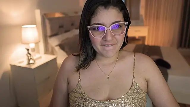 Snapshot of Camilaa_bueno chatting on 12-24-24, 01:49 Camilaa bueno online show from 12-24-24, 01:49