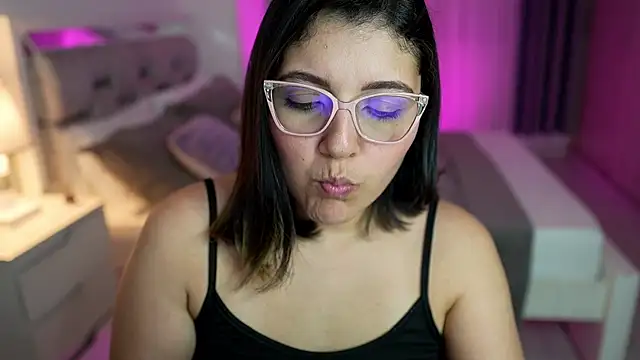 Snapshot of Camilaa_bueno chatting on 02-12-25, 12:48 Camilaa bueno online show from 02-12-25, 12:48