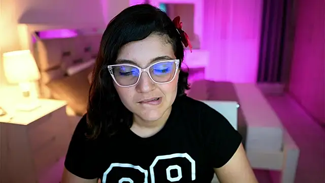 Snapshot of Camilaa_bueno chatting on 03-22-25, 01:54 Camilaa bueno online show from 03-22-25, 01:54