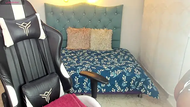 Any topless online show from 03-03-25, 12:05