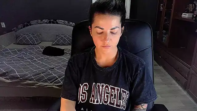 Aria Dl online show from 01-21-25, 01:43