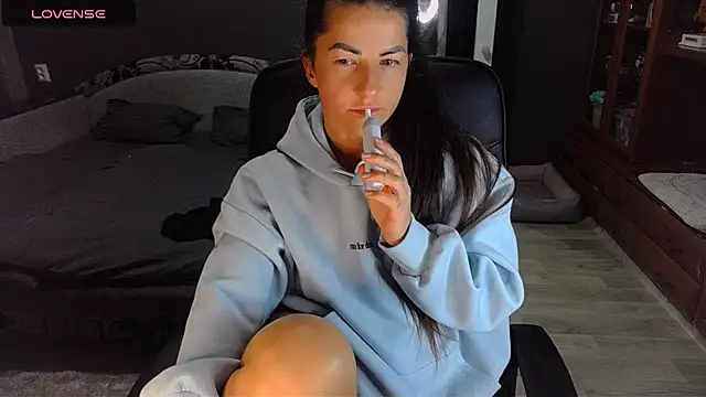 Aria Dl online show from 09-18-25, 03:36