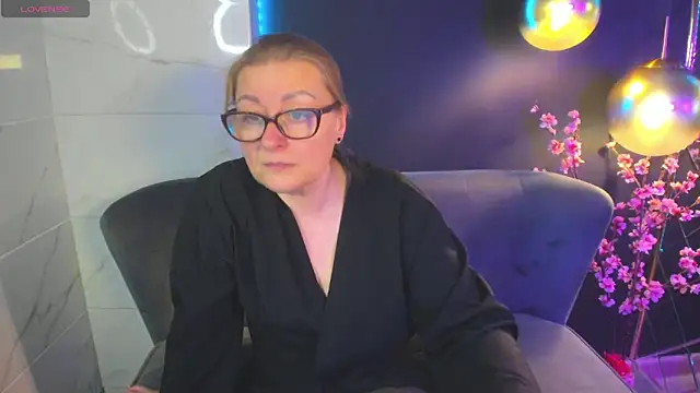 Snapshot of AlexandraKind chatting on 01-10-25, 01:41 AlexandraKind online show from 01-10-25, 01:41