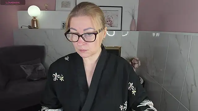 Snapshot of AlexandraKind chatting on 01-14-25, 01:28 AlexandraKind online show from 01-14-25, 01:28
