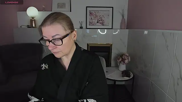 Snapshot of AlexandraKind chatting on 01-15-25, 08:26 AlexandraKind online show from 01-15-25, 08:26
