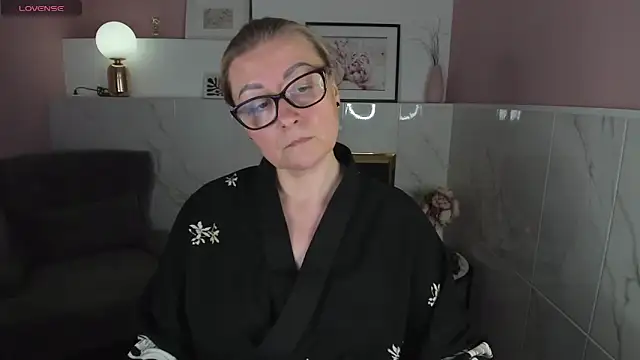 Snapshot of AlexandraKind chatting on 01-15-25, 11:30 AlexandraKind online show from 01-15-25, 11:30