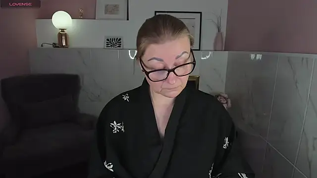 Snapshot of AlexandraKind chatting on 01-16-25, 02:41 AlexandraKind online show from 01-16-25, 02:41