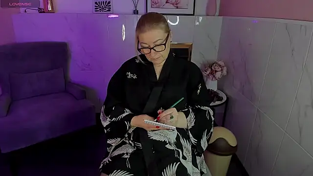 Snapshot of AlexandraKind chatting on 01-17-25, 01:56 AlexandraKind online show from 01-17-25, 01:56