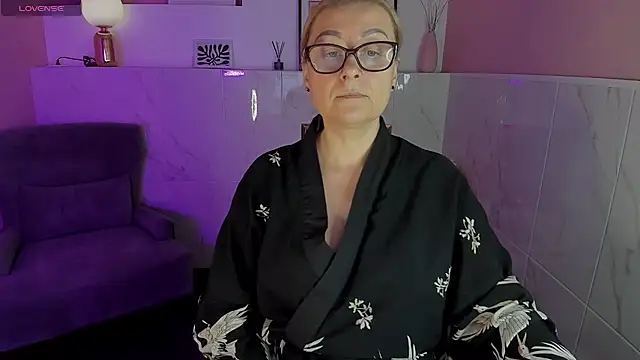 Snapshot of AlexandraKind chatting on 01-17-25, 04:57 AlexandraKind online show from 01-17-25, 04:57