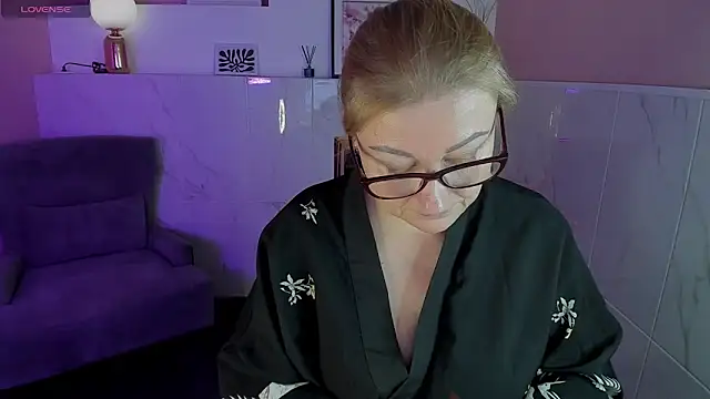 Snapshot of AlexandraKind chatting on 01-17-25, 08:11 AlexandraKind online show from 01-17-25, 08:11