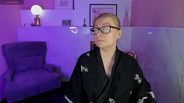 Snapshot of AlexandraKind chatting on 01-19-25, 04:36 AlexandraKind online show from 01-19-25, 04:36