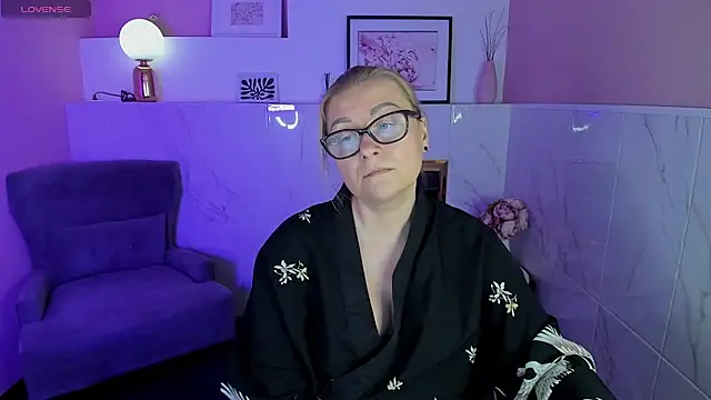 Snapshot of AlexandraKind chatting on 01-19-25, 07:37 AlexandraKind online show from 01-19-25, 07:37