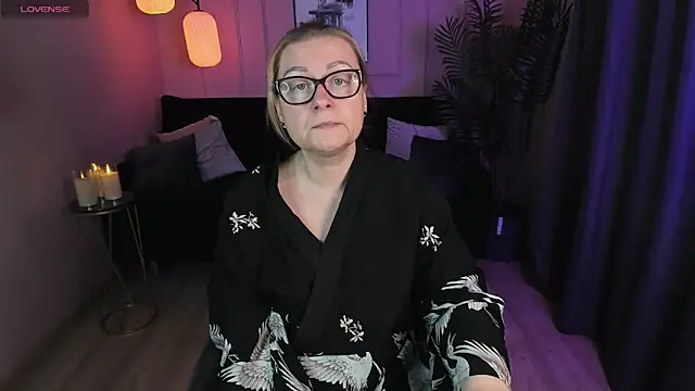 Snapshot of AlexandraKind chatting on 01-20-25, 08:40 AlexandraKind online show from 01-20-25, 08:40