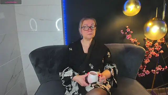 Snapshot of AlexandraKind chatting on 01-22-25, 01:32 AlexandraKind online show from 01-22-25, 01:32