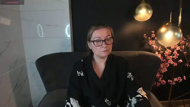 Snapshot of AlexandraKind chatting on 01-25-25, 11:11 AlexandraKind online show from 01-25-25, 11:11
