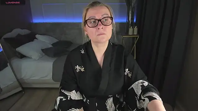 Snapshot of AlexandraKind chatting on 01-28-25, 08:47 AlexandraKind online show from 01-28-25, 08:47