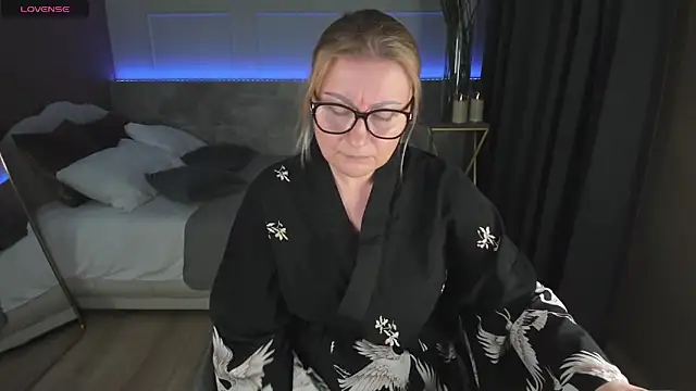 Snapshot of AlexandraKind chatting on 01-28-25, 11:50 AlexandraKind online show from 01-28-25, 11:50