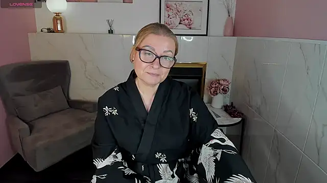Snapshot of AlexandraKind chatting on 01-30-25, 08:31 AlexandraKind online show from 01-30-25, 08:31