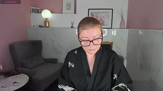 Snapshot of AlexandraKind chatting on 02-01-25, 07:44 AlexandraKind online show from 02-01-25, 07:44