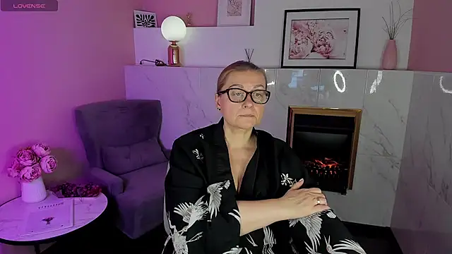Snapshot of AlexandraKind chatting on 02-04-25, 07:44 AlexandraKind online show from 02-04-25, 07:44