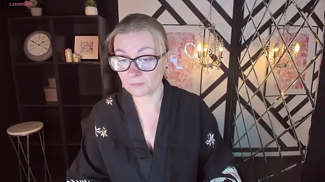 Snapshot of AlexandraKind chatting on 02-05-25, 01:33 AlexandraKind online show from 02-05-25, 01:33