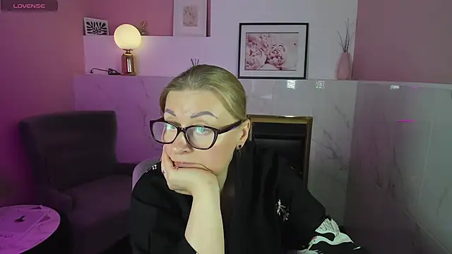 Snapshot of AlexandraKind chatting on 02-07-25, 03:55 AlexandraKind online show from 02-07-25, 03:55