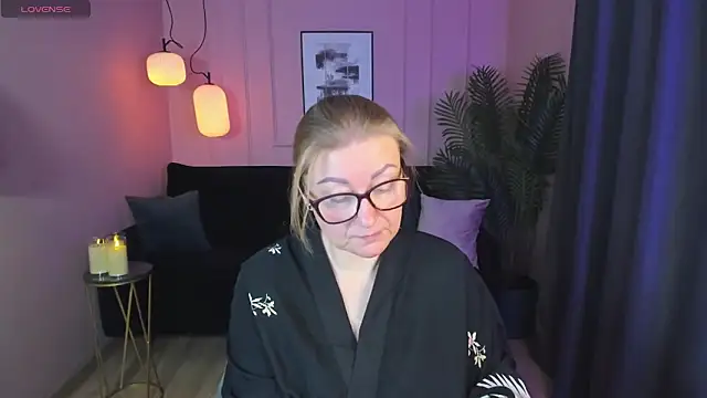 Snapshot of AlexandraKind chatting on 02-08-25, 01:54 AlexandraKind online show from 02-08-25, 01:54