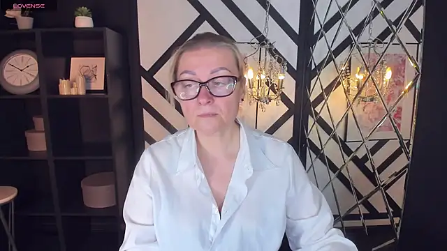 Snapshot of AlexandraKind chatting on 02-11-25, 01:41 AlexandraKind online show from 02-11-25, 01:41