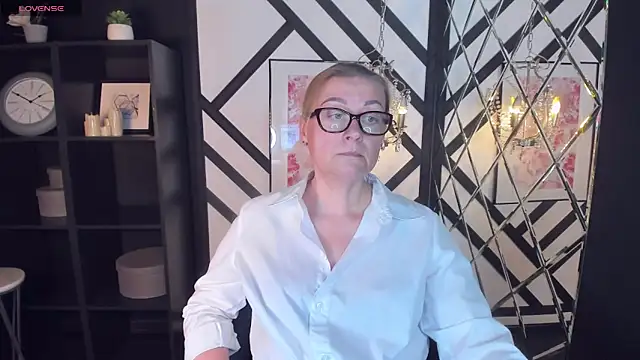 Snapshot of AlexandraKind chatting on 02-11-25, 04:46 AlexandraKind online show from 02-11-25, 04:46