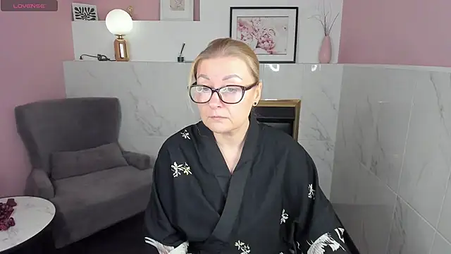 Snapshot of AlexandraKind chatting on 02-12-25, 01:48 AlexandraKind online show from 02-12-25, 01:48