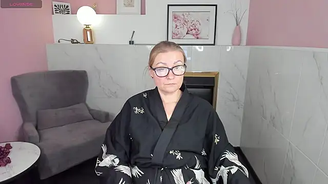 Snapshot of AlexandraKind chatting on 02-12-25, 11:51 AlexandraKind online show from 02-12-25, 11:51