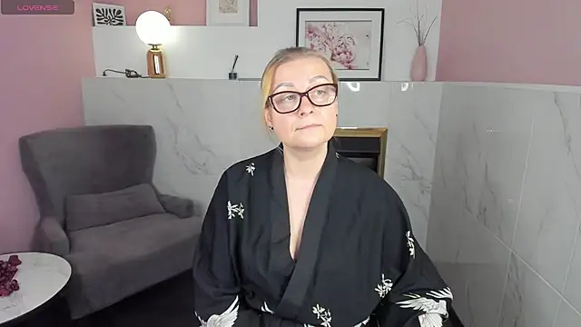 Snapshot of AlexandraKind chatting on 02-13-25, 02:56 AlexandraKind online show from 02-13-25, 02:56