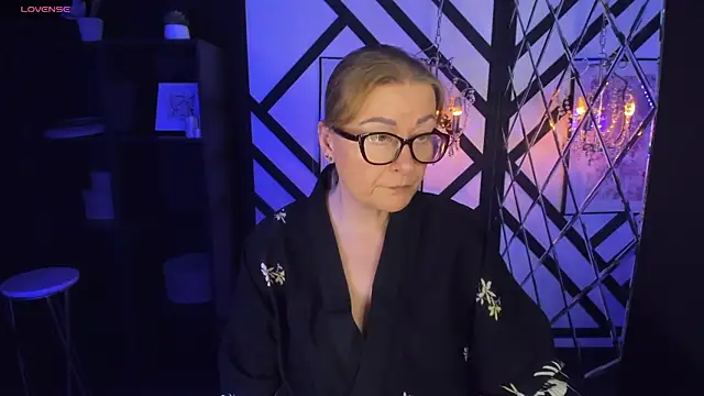Snapshot of AlexandraKind chatting on 02-14-25, 11:42 AlexandraKind online show from 02-14-25, 11:42