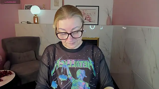 Snapshot of AlexandraKind chatting on 02-17-25, 05:36 AlexandraKind online show from 02-17-25, 05:36